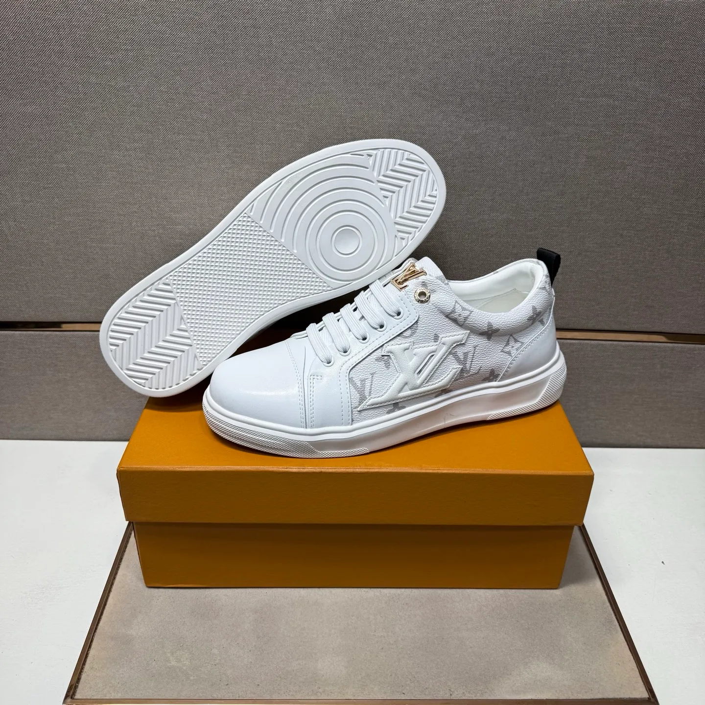 ⬛️Ex-factory price p400 [LV~] Men's casual shoes, 2025z cabinet sales simultaneously 🔶Code number: 38-44#️⃣ 🔷3 colors🔜The upper is made of multi-material splicing ➕Genuine leather lining, comfortable and breathable, sole: original comfortable and wear-resistant outsole, ⚠️real thing📱photographed🎬real thing is better📢📢📢